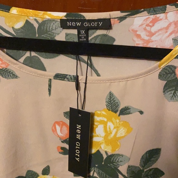 Floral blouse - Picture 3 of 8